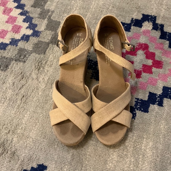 Toms Tan Platform Wedges - Picture 1 of 5